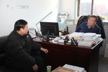 内蒙古自治区人力资源和社会保障厅领导慰问我校罗辽复和齐木德道尔吉教授