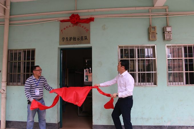 我院举行学生护校示范队成立揭牌仪式