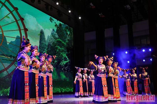 我校举办2016年广西大学“五四”表彰暨主题文艺晚会