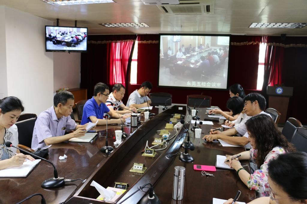 学校党委副书记符学三主持召开学校网页建设工作会议