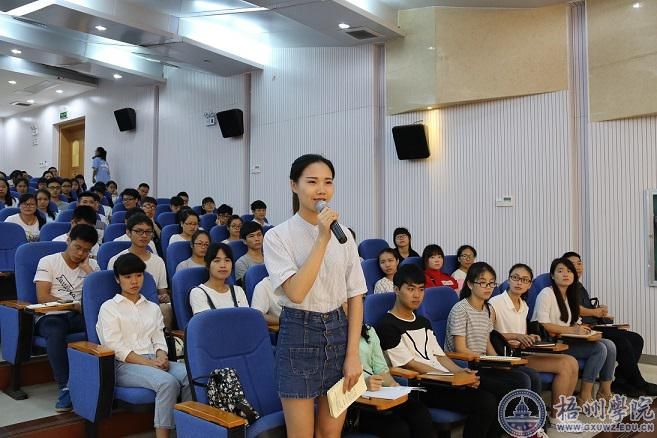 忍耐枯燥    坚守信念  大胆练手 ——梧州市委书记黄俊华答青年学生代表问