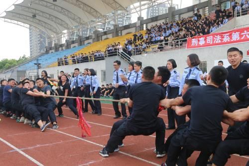 团结奋进 传承“五四”精神