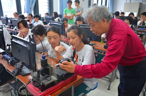 广东实验中学格致班与南山班到我校学习交流