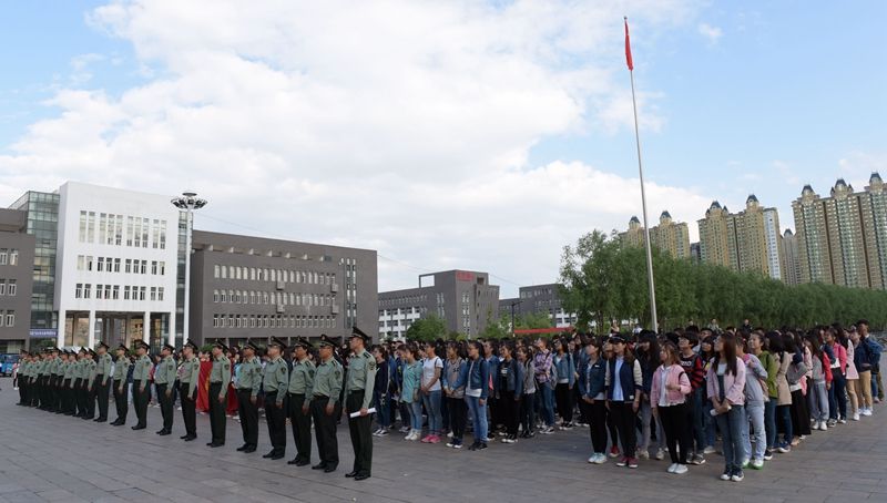 吕梁市2016年度征兵宣传启动仪式在我校举行