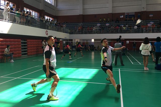 学校参加四川省高校教职工羽毛球比赛获佳绩