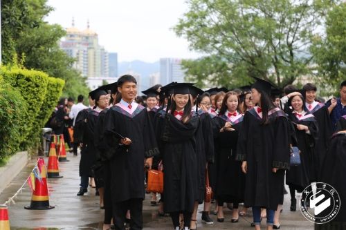 文山学院举行2016届本科毕业生学位授予典礼