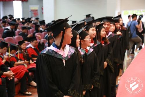 文山学院举行2016届本科毕业生学位授予典礼