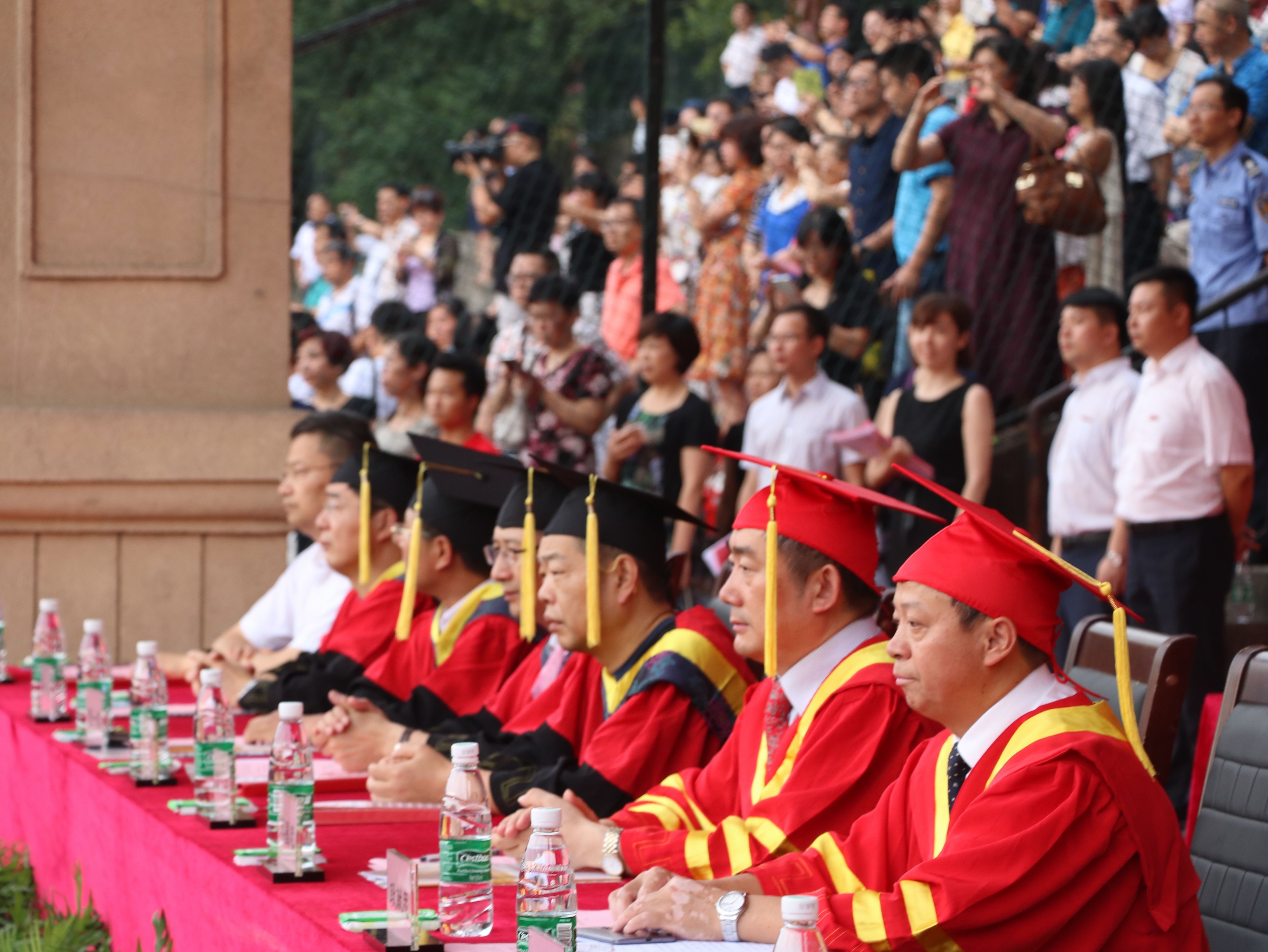 盛夏的礼赞湖南大学2016届本科生毕业典礼暨学位授予仪式举行